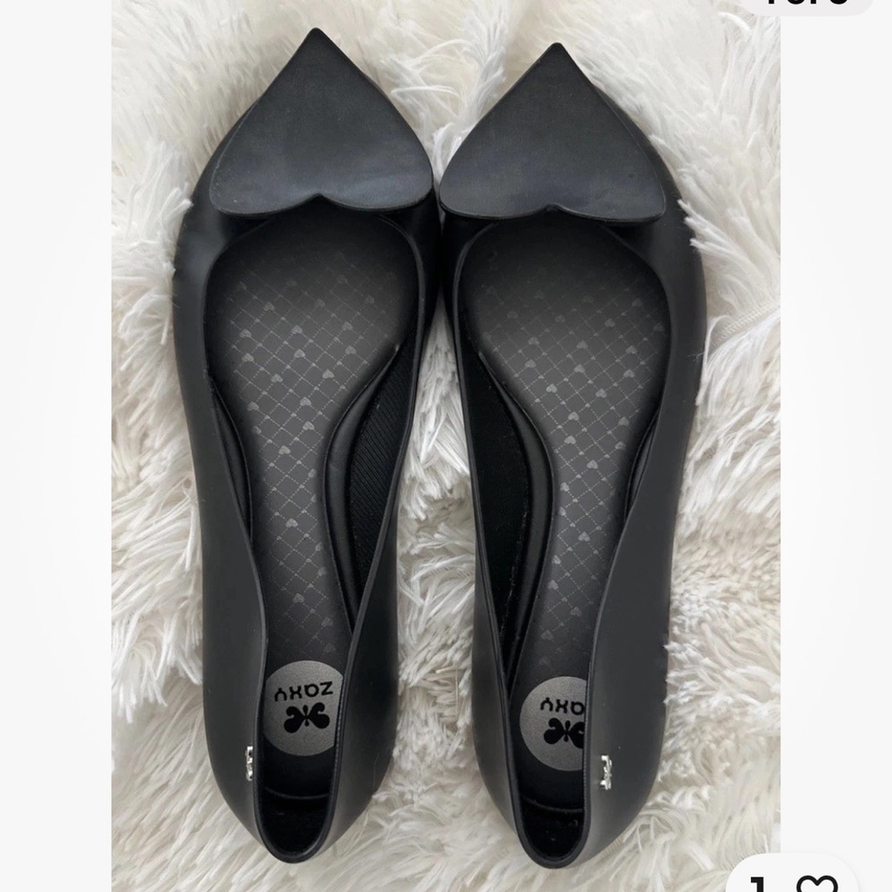 Sleek Black Flats for Effortless Style